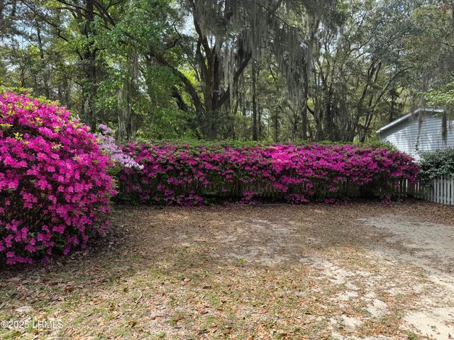 21 Mixon Road, St. Helena Island, SC 29920