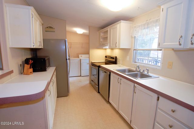 21 Mixon Road, St. Helena Island, SC 29920