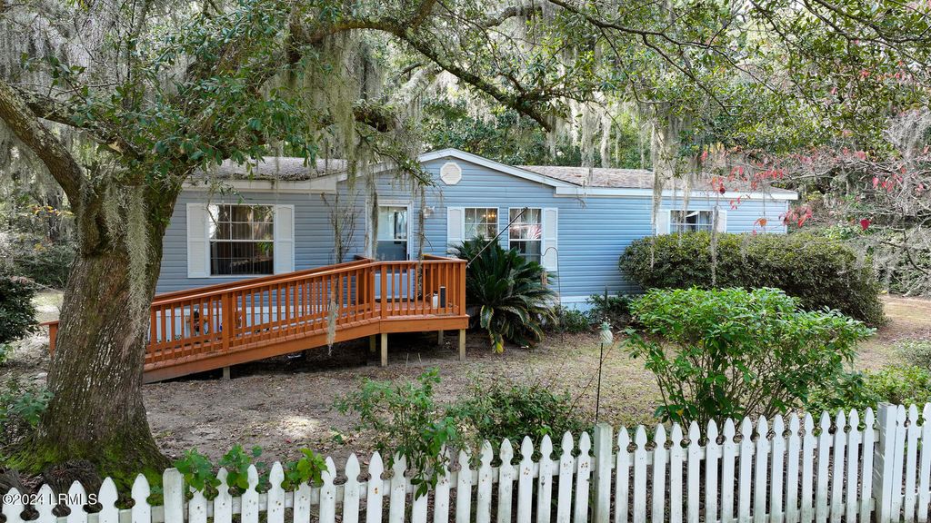21 Mixon Road, St. Helena Island, SC 29920