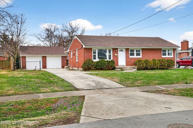 1910 Dixie Garden Dr, Louisville, KY 40272