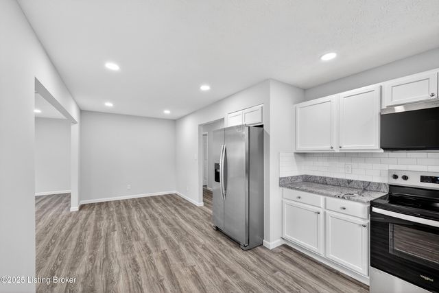 1910 Dixie Garden Dr, Louisville, KY 40272