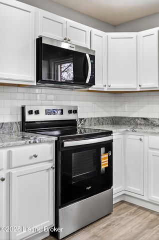 1910 Dixie Garden Dr, Louisville, KY 40272