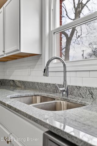 1910 Dixie Garden Dr, Louisville, KY 40272