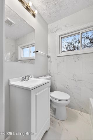 1910 Dixie Garden Dr, Louisville, KY 40272