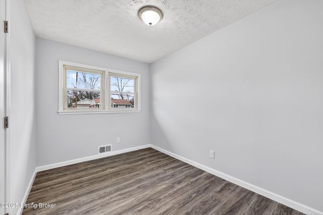 1910 Dixie Garden Dr, Louisville, KY 40272