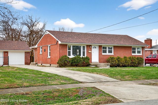 1910 Dixie Garden Dr, Louisville, KY 40272