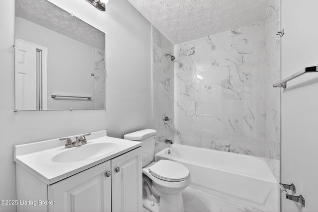 1910 Dixie Garden Dr, Louisville, KY 40272