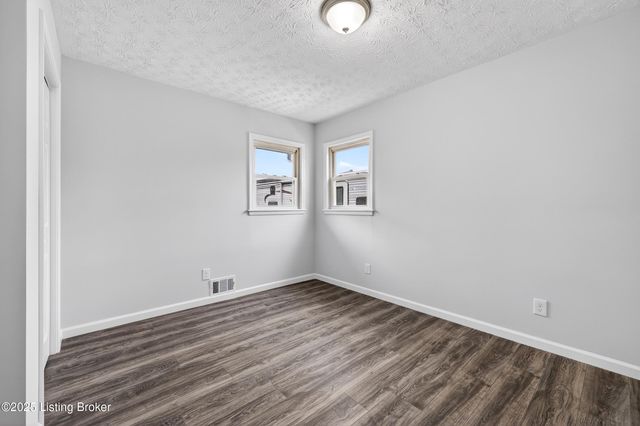 1910 Dixie Garden Dr, Louisville, KY 40272