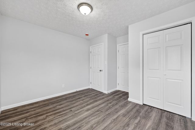 1910 Dixie Garden Dr, Louisville, KY 40272