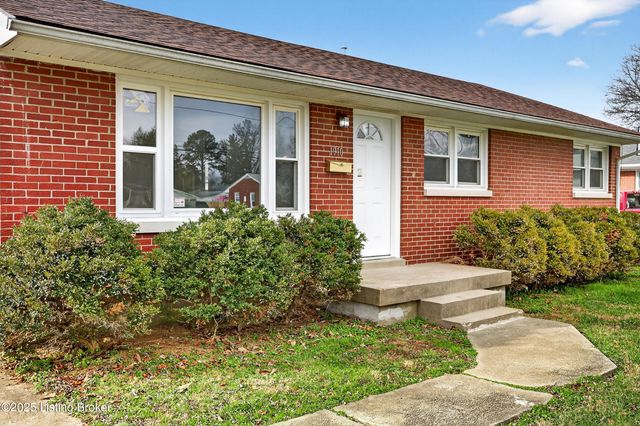 1910 Dixie Garden Dr, Louisville, KY 40272