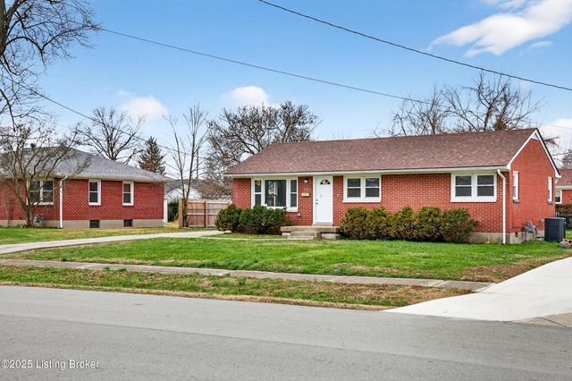 1910 Dixie Garden Dr, Louisville, KY 40272