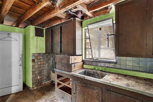 2132 Laketon Rd, Wilkinsburg, PA 15221