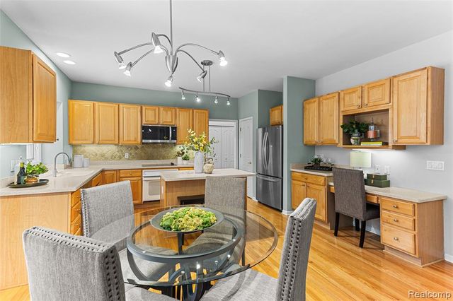 7567 Windgate Circle, West Bloomfield, MI 48323