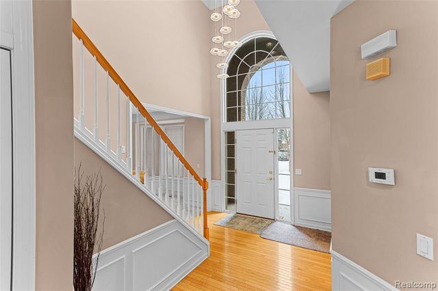 7567 Windgate Circle, West Bloomfield, MI 48323