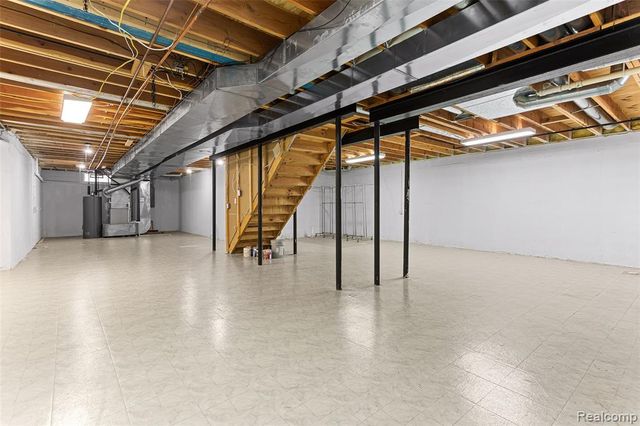 7567 Windgate Circle, West Bloomfield, MI 48323