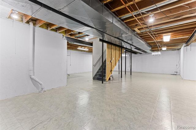 7567 Windgate Circle, West Bloomfield, MI 48323