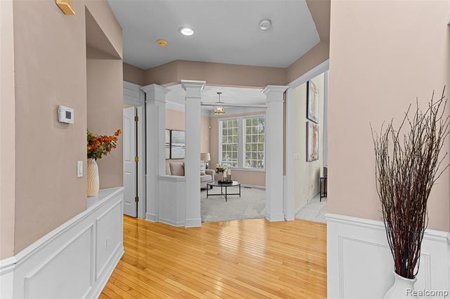 7567 Windgate Circle, West Bloomfield, MI 48323