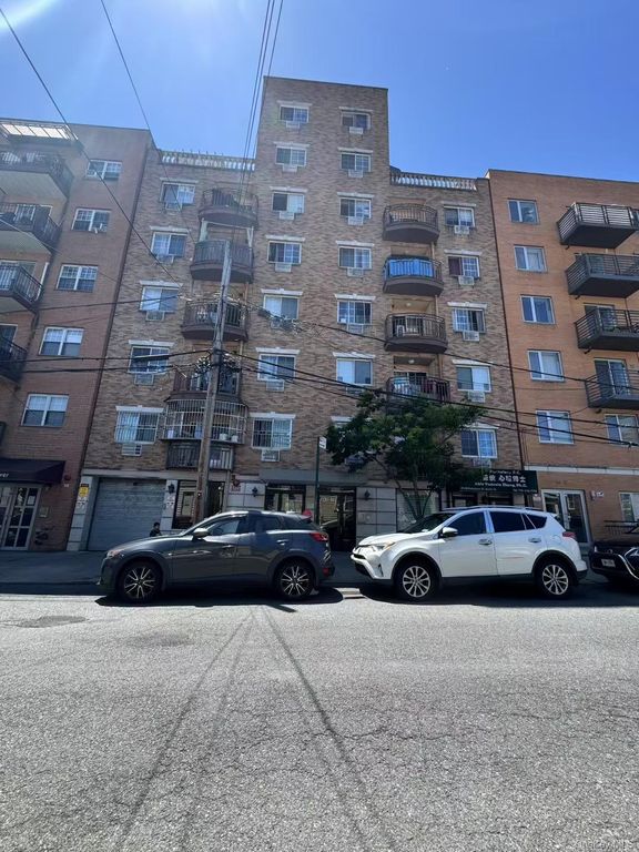 43-18 Robinson Street 7D, Flushing, NY 11355