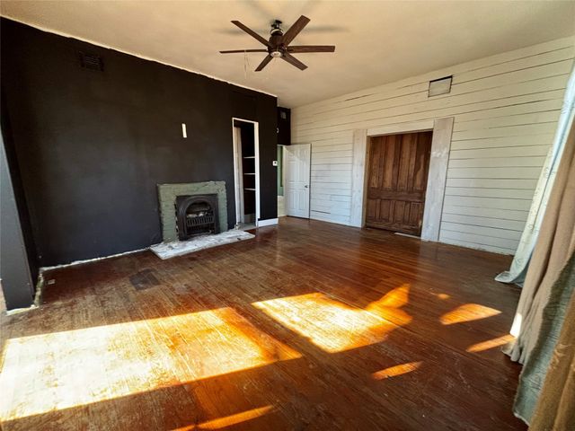 725 W 10th Street, Bonham, TX 75418