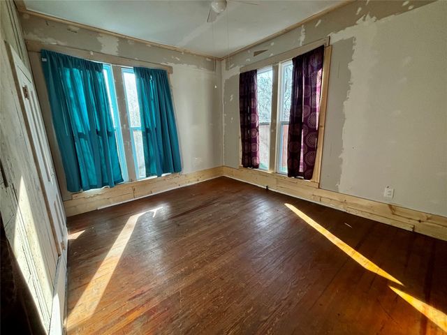 725 W 10th Street, Bonham, TX 75418