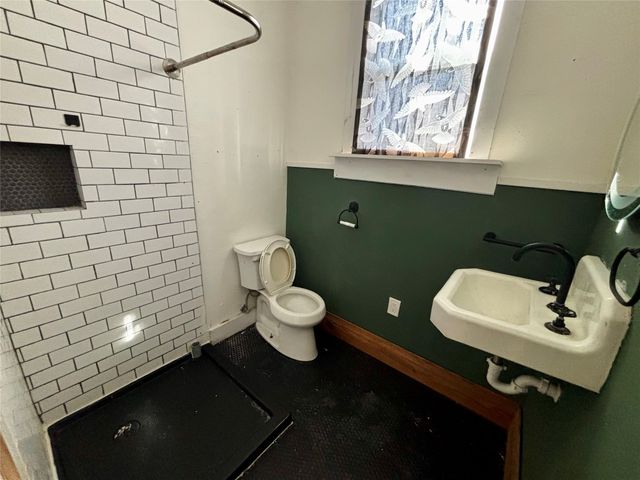 725 W 10th Street, Bonham, TX 75418