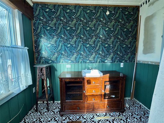 725 W 10th Street, Bonham, TX 75418