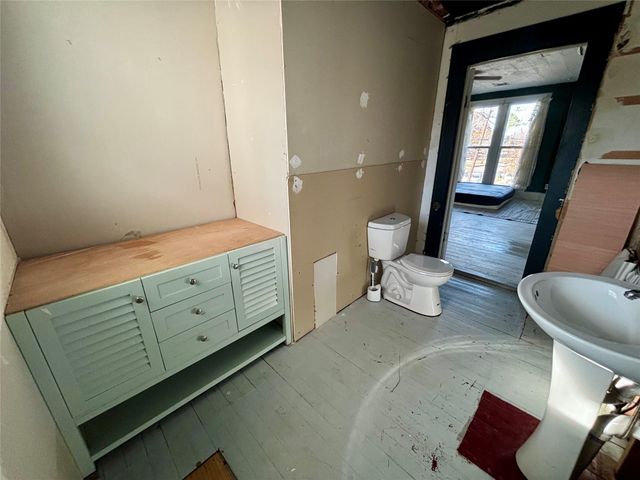 725 W 10th Street, Bonham, TX 75418