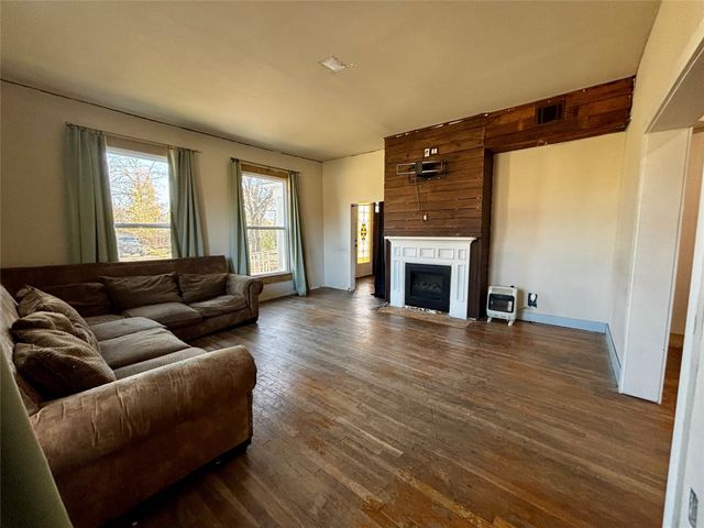 725 W 10th Street, Bonham, TX 75418