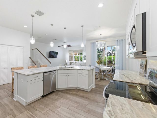 125 Barefoot Cove, Hypoluxo, FL 33462