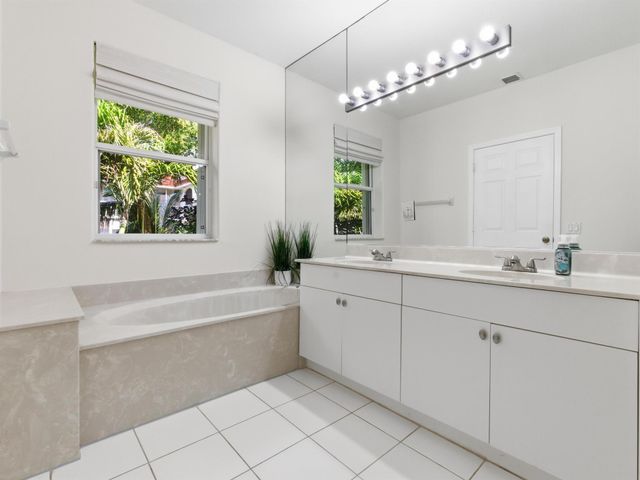 125 Barefoot Cove, Hypoluxo, FL 33462