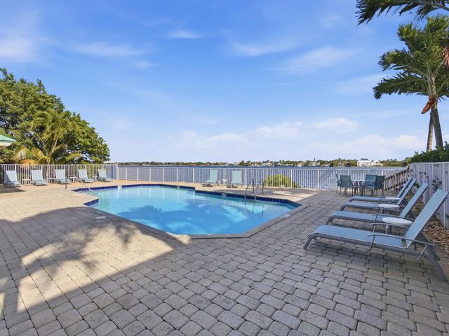 125 Barefoot Cove, Hypoluxo, FL 33462