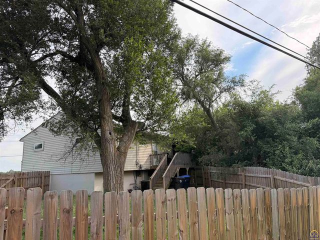 942 SE 37th ST, Topeka, KS 66605