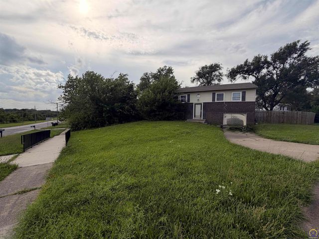 942 SE 37th ST, Topeka, KS 66605