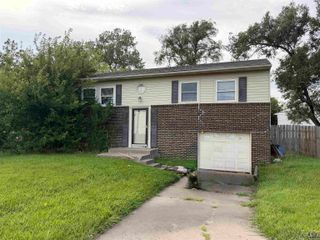 942 SE 37th ST, Topeka, KS 66605