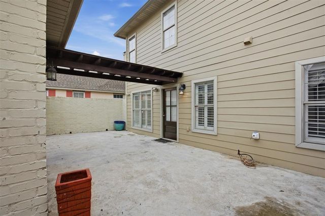 1870 Lake Street, Lake Charles, LA 70601