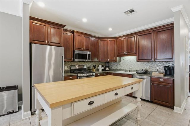 1870 Lake Street, Lake Charles, LA 70601