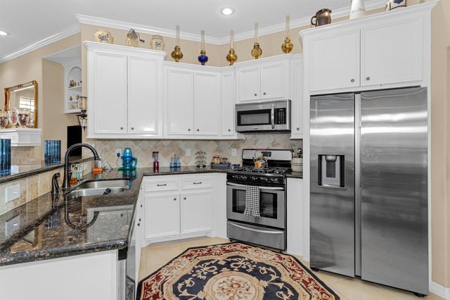104 Harbour Town Circle, Conroe, TX 77356