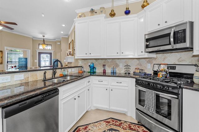 104 Harbour Town Circle, Conroe, TX 77356