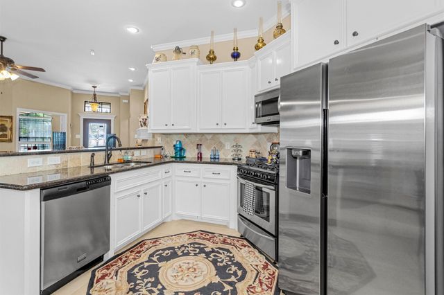 104 Harbour Town Circle, Conroe, TX 77356