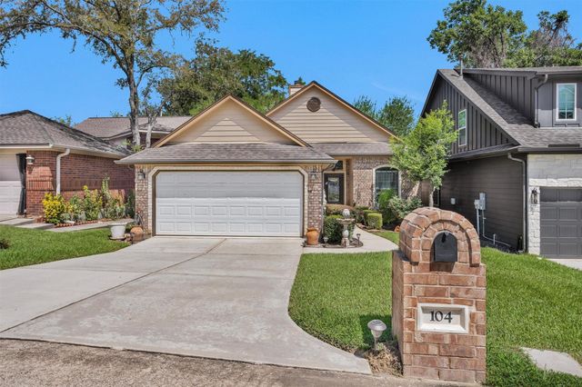 104 Harbour Town Circle, Conroe, TX 77356