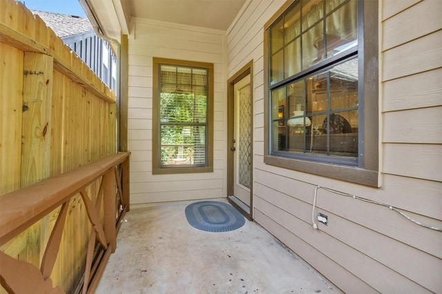 104 Harbour Town Circle, Conroe, TX 77356