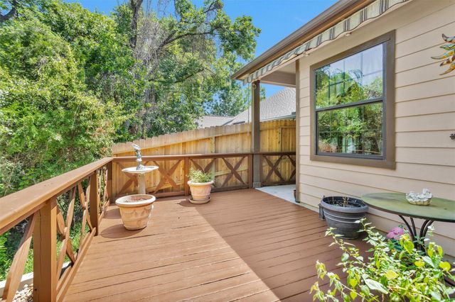 104 Harbour Town Circle, Conroe, TX 77356