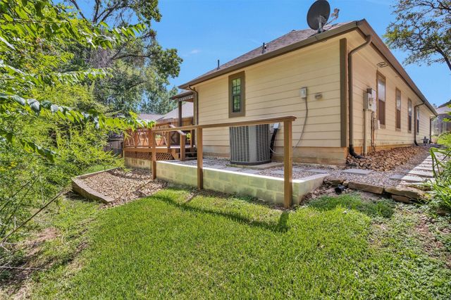 104 Harbour Town Circle, Conroe, TX 77356