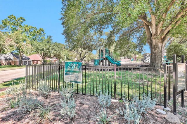 104 Harbour Town Circle, Conroe, TX 77356