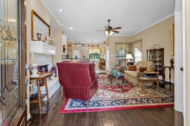 104 Harbour Town Circle, Conroe, TX 77356