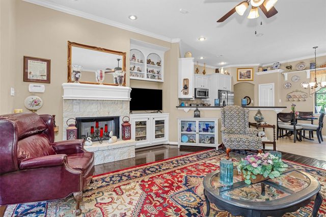 104 Harbour Town Circle, Conroe, TX 77356