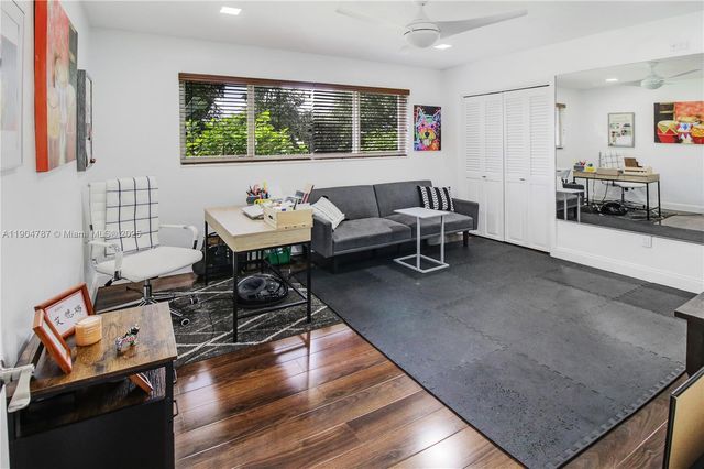 19901 NE 21st Ave, Miami, FL 33179