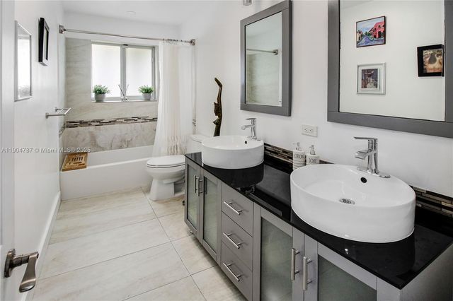 19901 NE 21st Ave, Miami, FL 33179