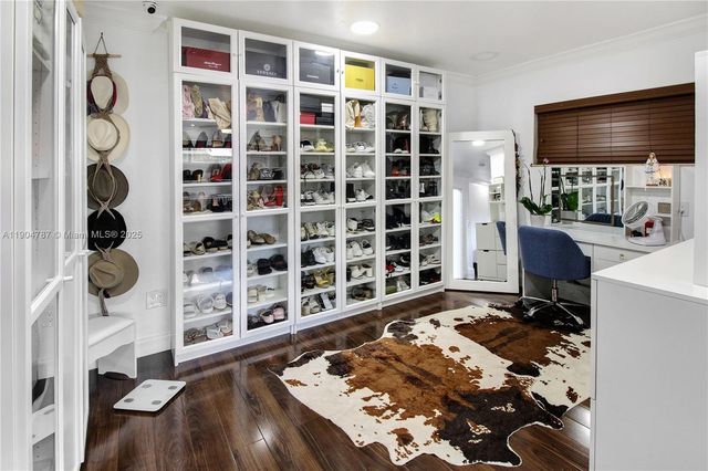 19901 NE 21st Ave, Miami, FL 33179