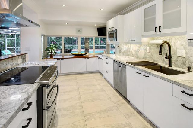 19901 NE 21st Ave, Miami, FL 33179